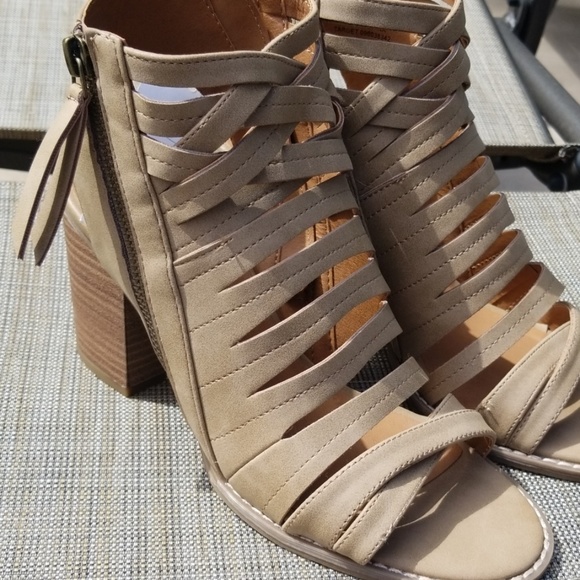 Universal Thread Shoes - Strappy Block Heel Sandals